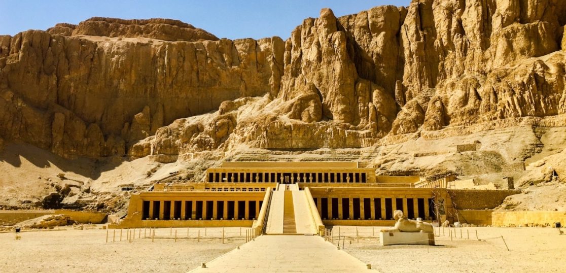 古代エジプト唯一の正統なる女性ファラオ ハトシェプスト葬祭殿 旅狼 たびろう どっとこむ