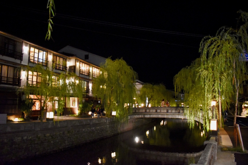 城崎温泉の温泉街_リゾートバイト_夜の観光風景