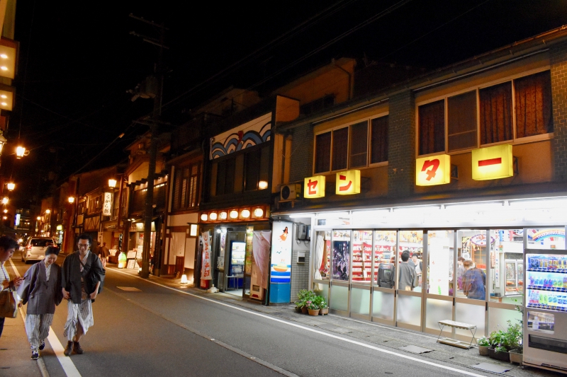 城崎温泉の温泉街_リゾートバイト_夜の観光風景