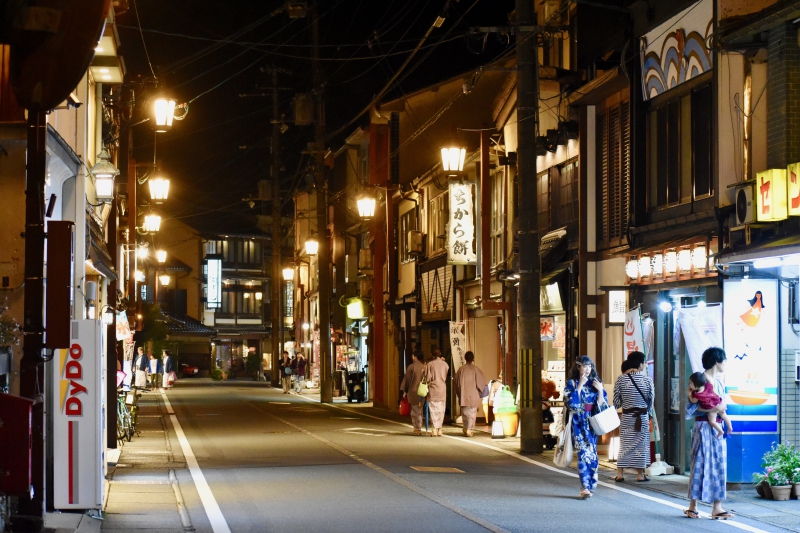 城崎温泉の温泉街_リゾートバイト_夜の観光風景