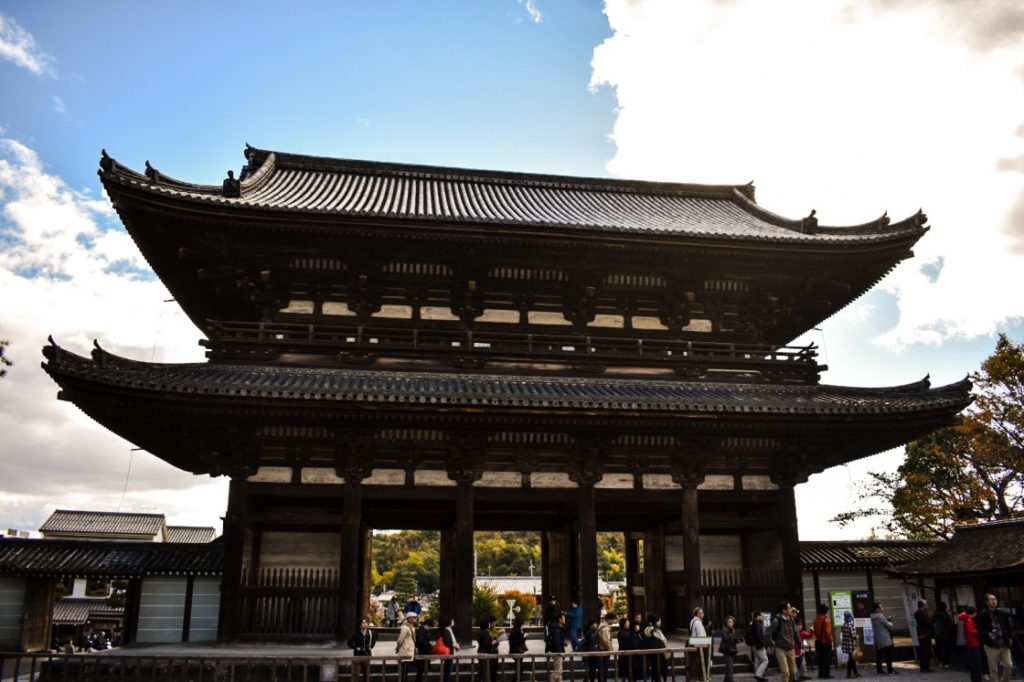 秋の仁和寺_仁王門_京都の紅葉の見どころ