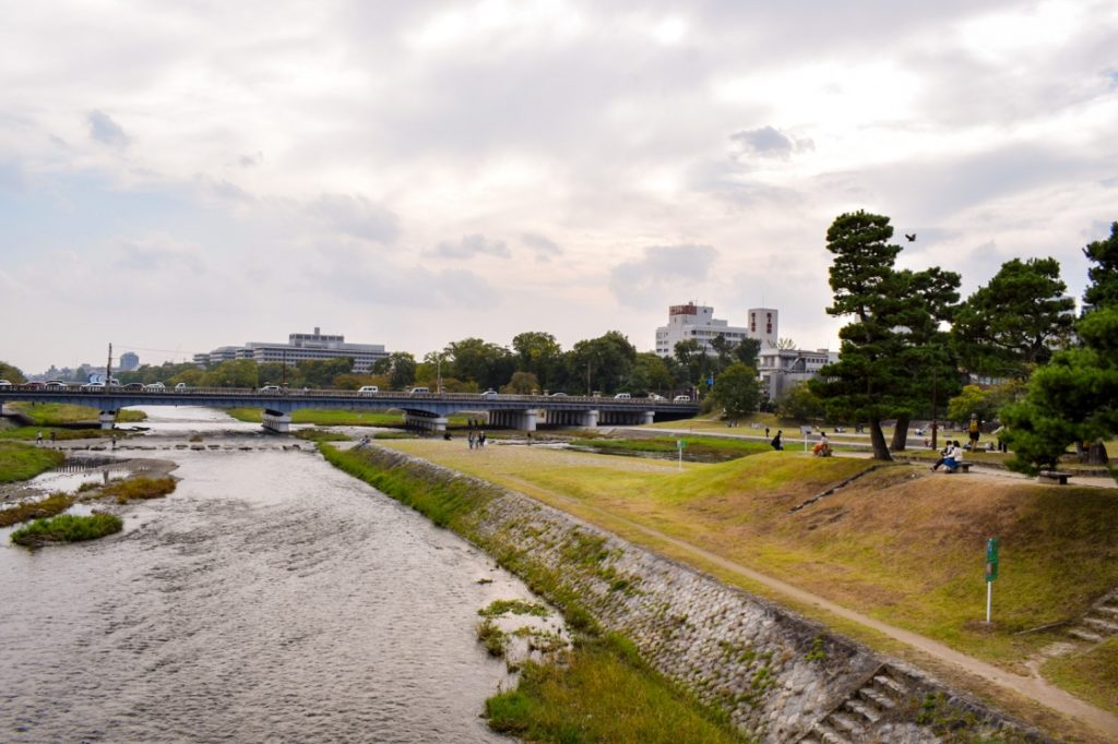 京都パワースポット巡りの一人旅_鴨川デルタ