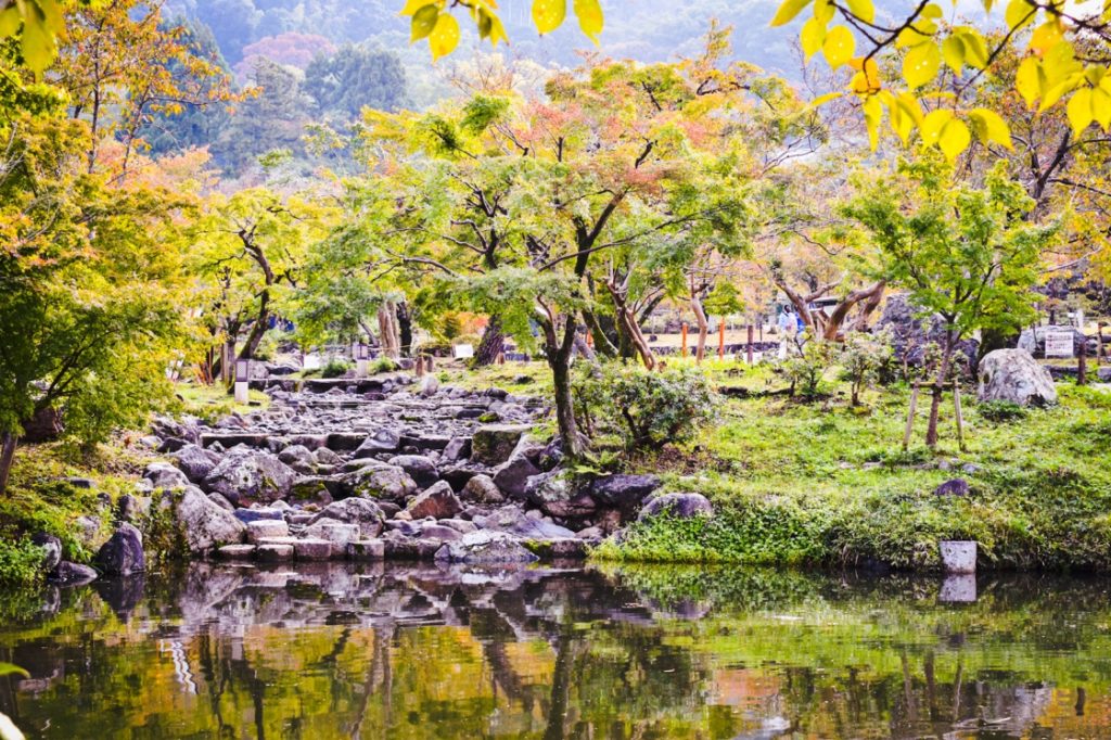 京都パワースポット巡りの一人旅_円山公園の紅葉