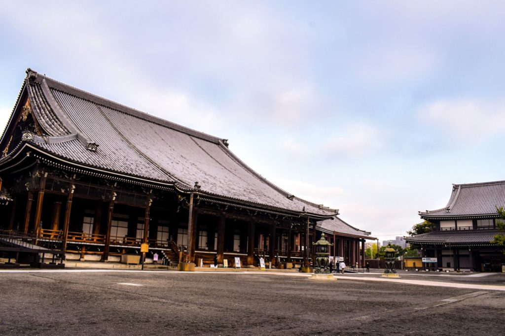 京都パワースポット巡りの一人旅_早朝の西本願寺