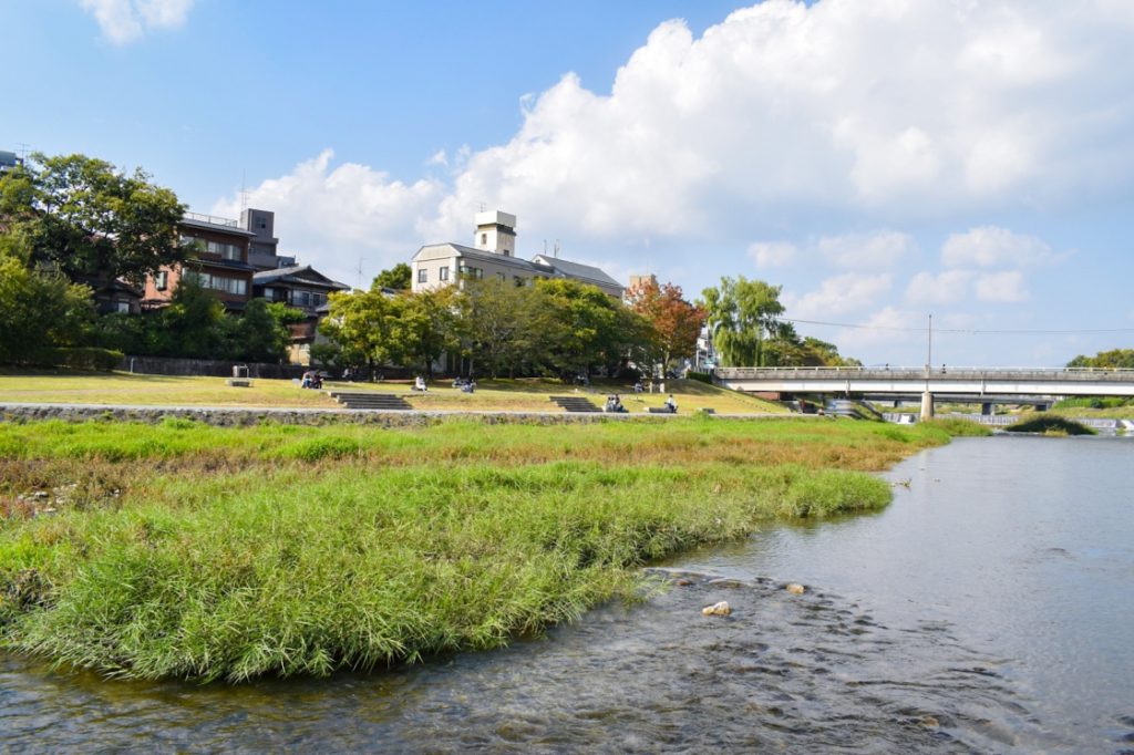 京都パワースポット巡りの一人旅_鴨川デルタ