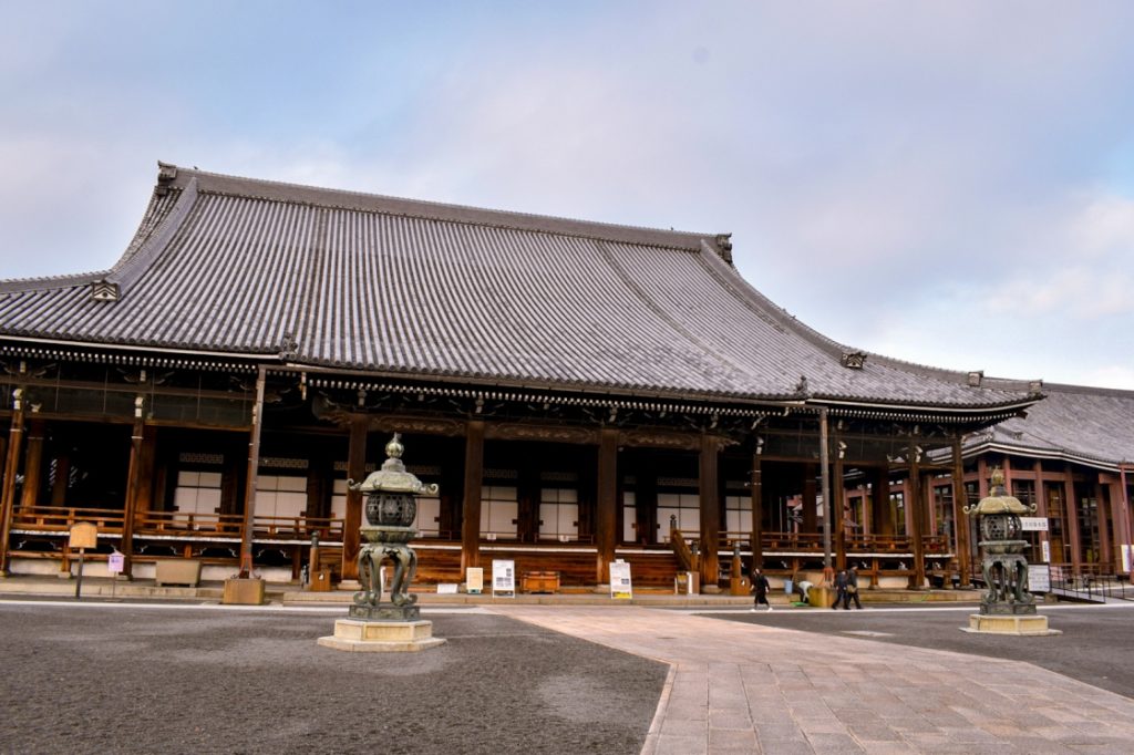 京都パワースポット巡りの一人旅_早朝の西本願寺