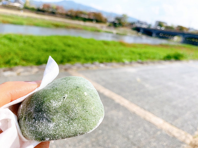 京都パワースポット巡りの一人旅_出町ふたばの和菓子と鴨川デルタ