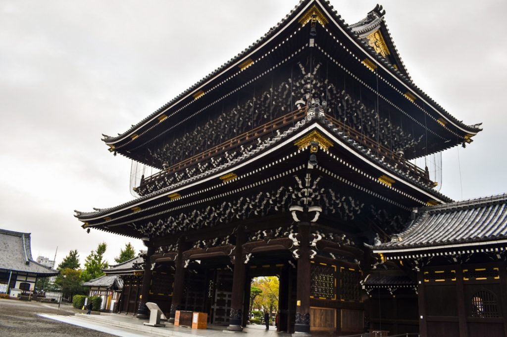 京都パワースポット巡りの一人旅_早朝の東本願寺