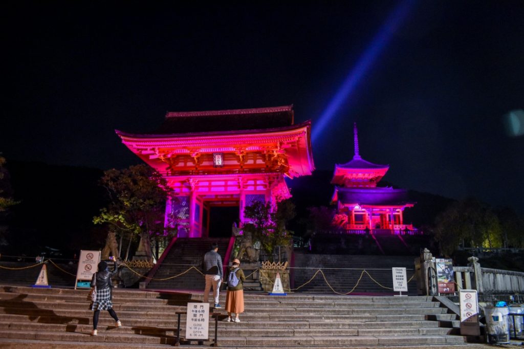 京都パワースポット巡りの一人旅_ライトアップされた清水寺