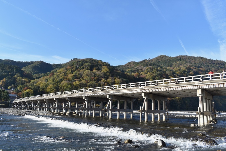 秋の渡月橋_紅葉に染まる嵐山