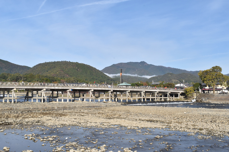 秋の渡月橋_紅葉に染まる嵐山