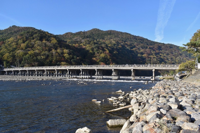 秋の渡月橋_紅葉に染まる嵐山