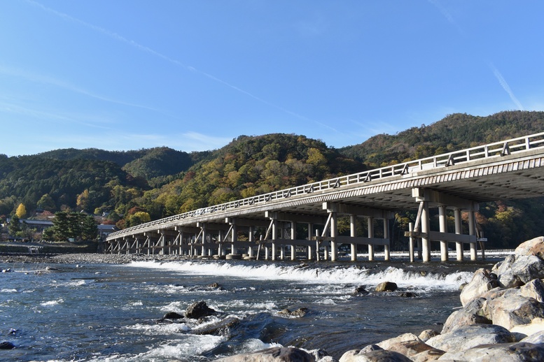 秋の渡月橋_紅葉に染まる嵐山