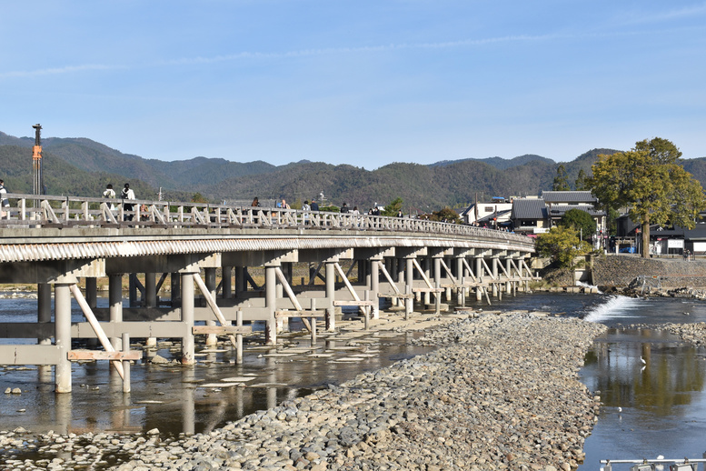 秋の渡月橋_紅葉に染まる嵐山