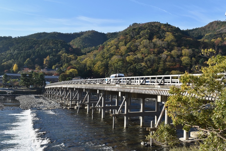 秋の渡月橋_紅葉に染まる嵐山