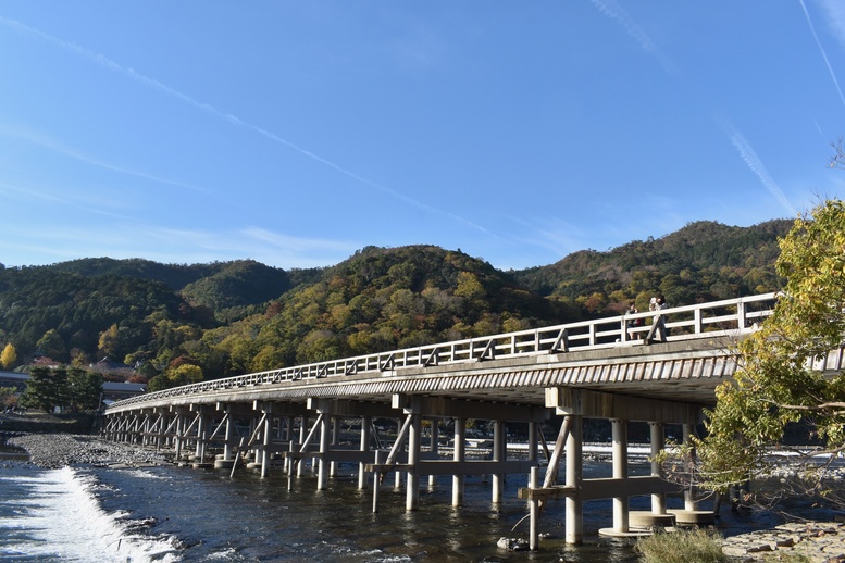 秋の渡月橋_紅葉に染まる嵐山