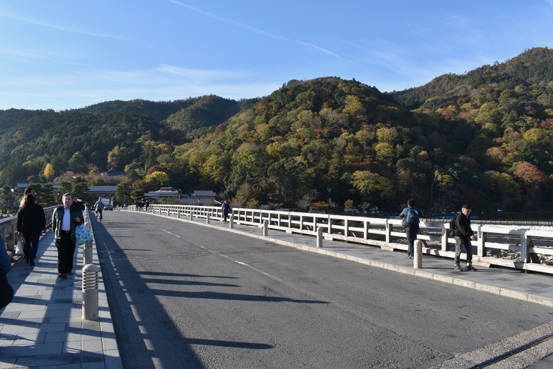 秋の渡月橋_紅葉に染まる嵐山