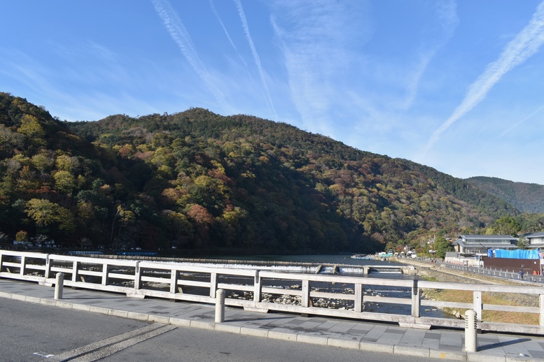 秋の渡月橋_紅葉に染まる嵐山