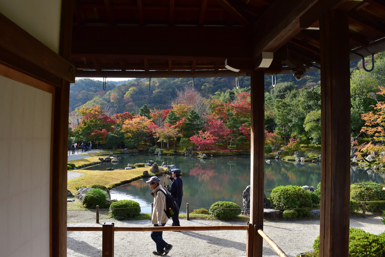 秋の京都・嵐山の天龍寺_方丈と曹源池庭園