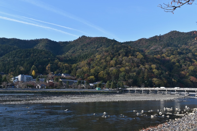 秋の嵐山・渡月橋