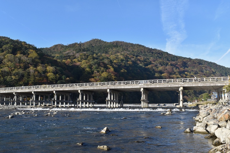 秋の渡月橋_紅葉に染まる嵐山