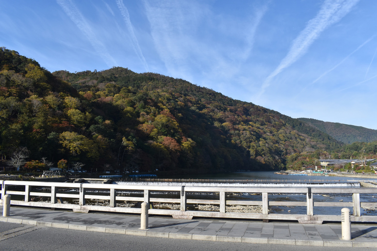 秋の渡月橋_紅葉に染まる嵐山