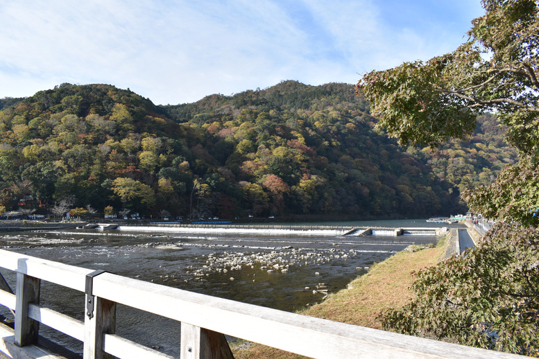 秋の渡月橋_紅葉に染まる嵐山