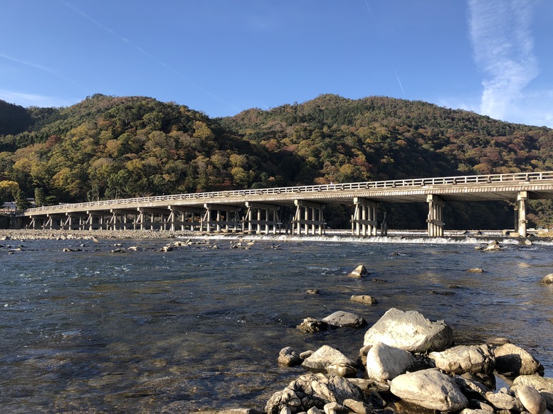 秋の渡月橋_紅葉に染まる嵐山