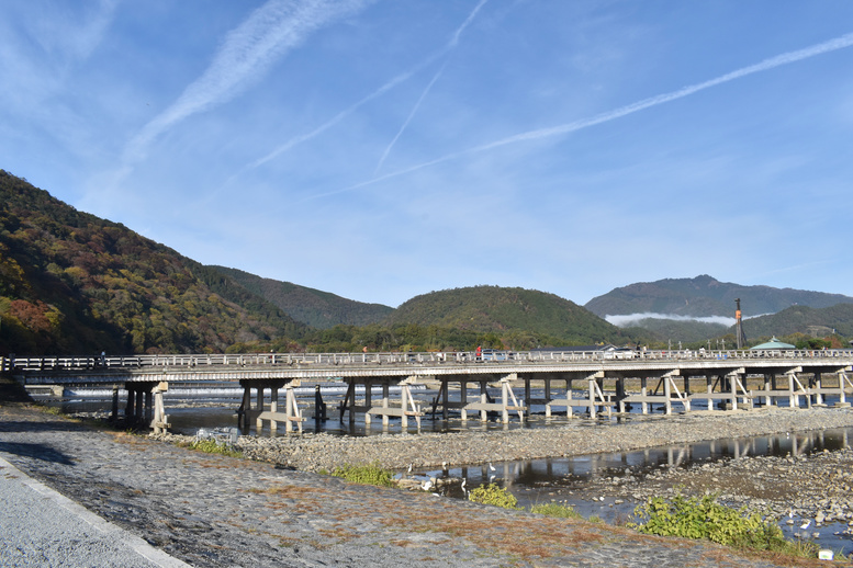 秋の渡月橋_紅葉に染まる嵐山