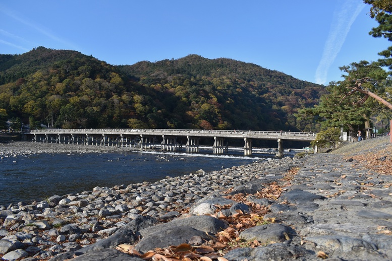 秋の渡月橋_紅葉に染まる嵐山