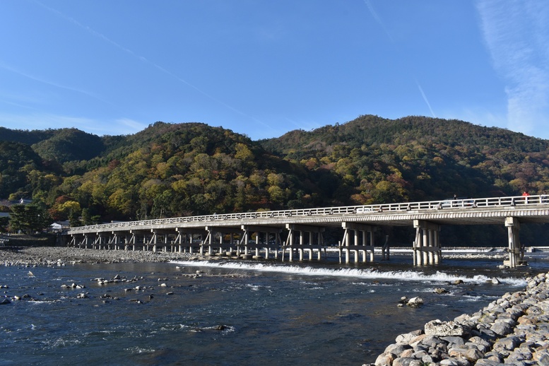 秋の渡月橋_紅葉に染まる嵐山