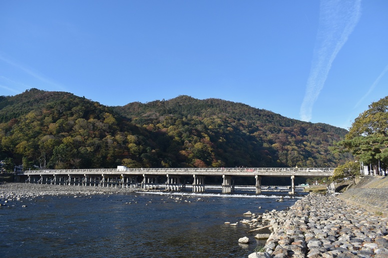 秋の渡月橋_紅葉に染まる嵐山