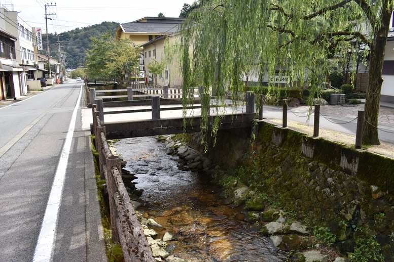 城崎温泉ぶらり旅_温泉寺と温泉街の風景_川の流れ