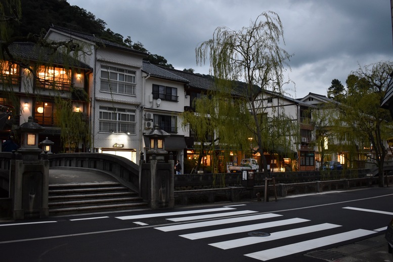 城崎温泉ぶらり旅_夕方と日暮れ_温泉街の風景