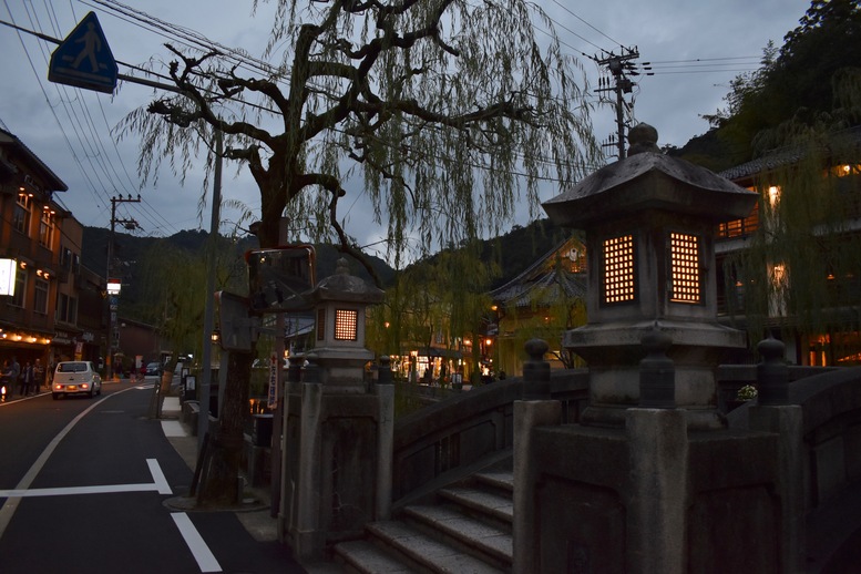 城崎温泉ぶらり旅_夕方と日暮れ_温泉街の風景