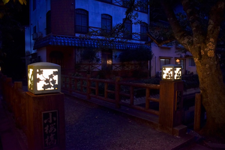 城崎温泉ぶらり旅_夜の木屋町通り_温泉街の風景