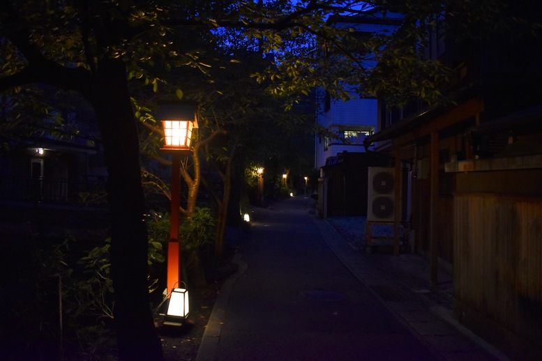 城崎温泉ぶらり旅_夜の木屋町通り_温泉街の風景