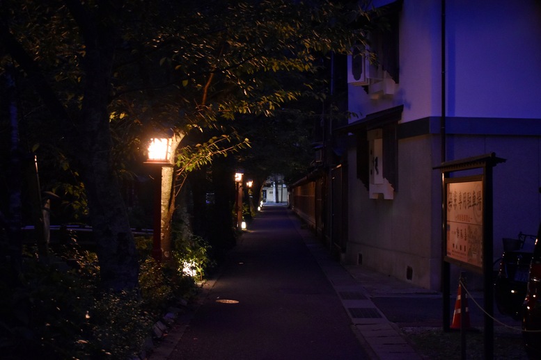 城崎温泉ぶらり旅_夜の木屋町通り_温泉街の風景