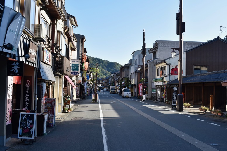 城崎温泉ぶらり旅_駅通り_温泉街の風景_お土産屋と甘味処