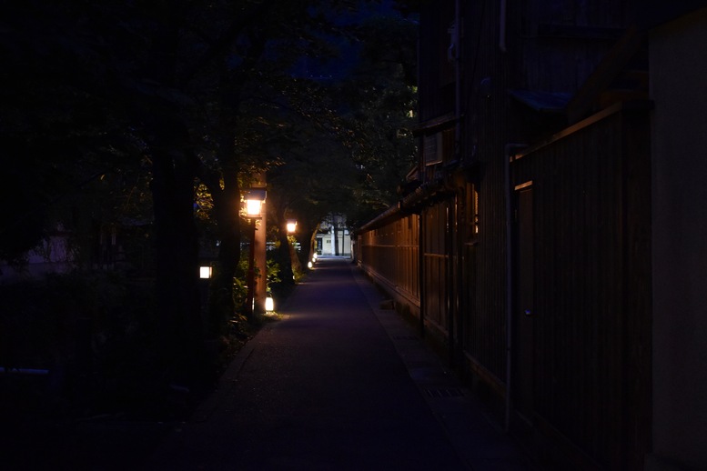 城崎温泉ぶらり旅_夜の木屋町通り_温泉街の風景