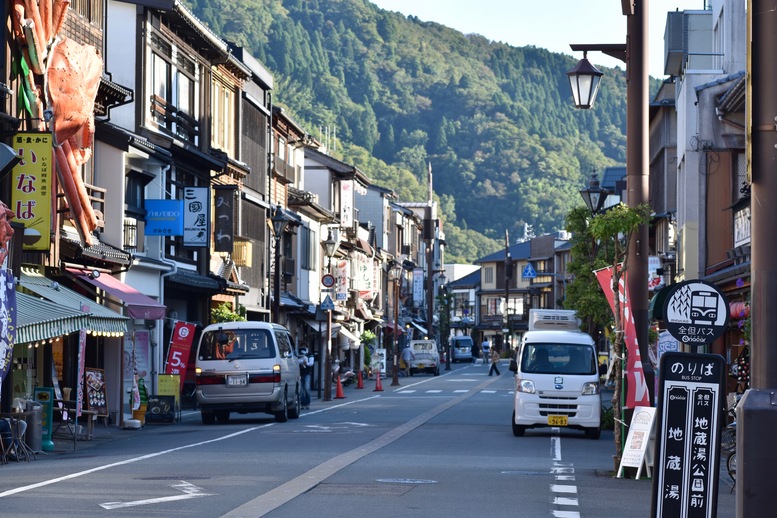 城崎温泉ぶらり旅_駅通り_温泉街の風景_お土産屋と甘味処