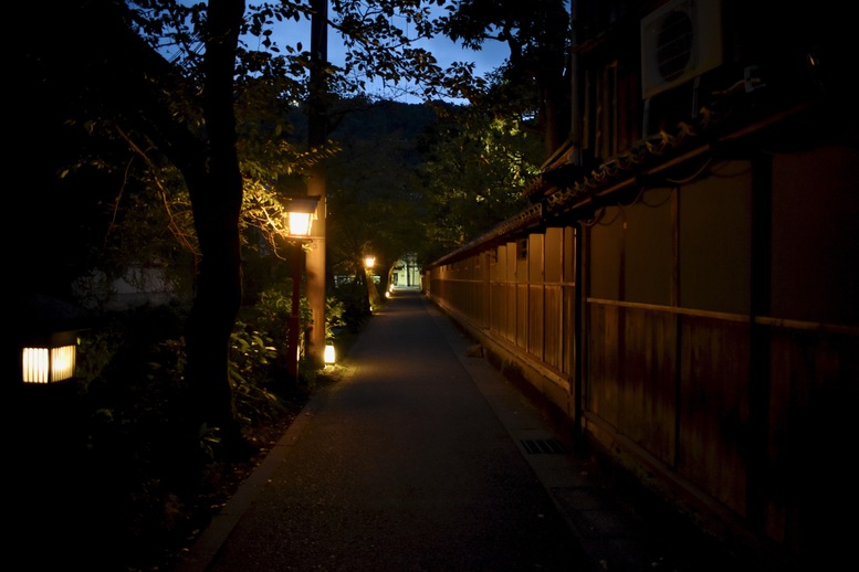 城崎温泉ぶらり旅_夜の木屋町通り_温泉街の風景