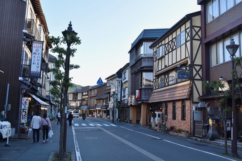 城崎温泉ぶらり旅_駅通り_温泉街の風景