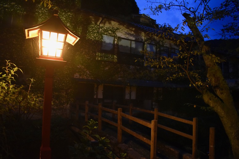 城崎温泉ぶらり旅_夜の木屋町通り_温泉街の風景