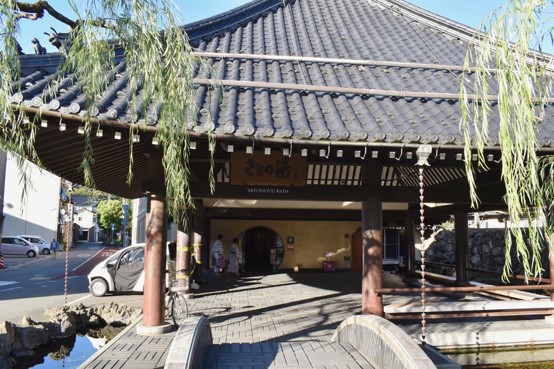 城崎温泉ぶらり旅_駅通り_温泉街の風景_さとの湯