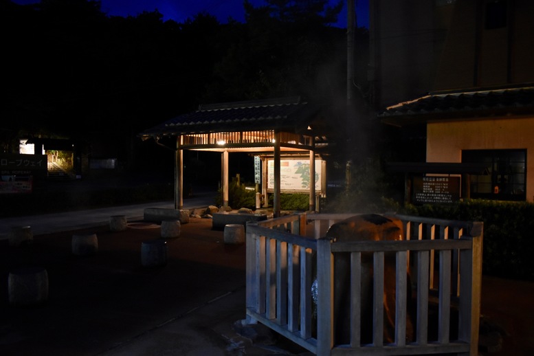 城崎温泉ぶらり旅_温泉寺と温泉街の風景_夜景とライトアップ_薬師泉源