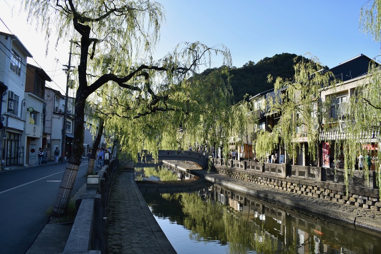 城崎温泉ぶらり旅_柳通り_温泉街の風景_晴れの日