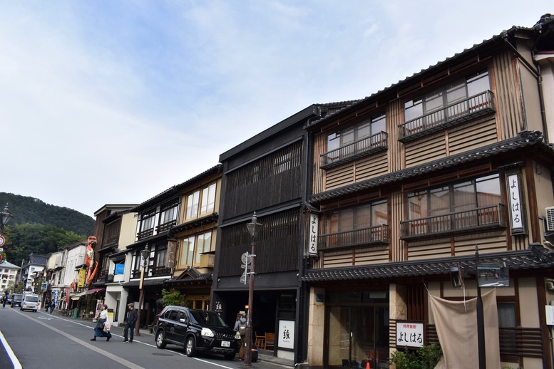 城崎温泉ぶらり旅_駅通り_温泉街の風景_お土産屋と甘味処