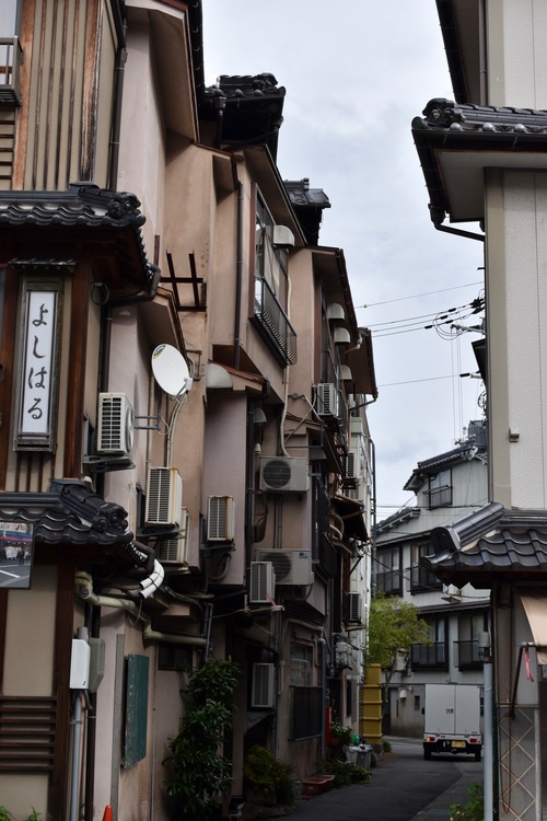 城崎温泉ぶらり旅_駅通り_温泉街の風景_裏道小径