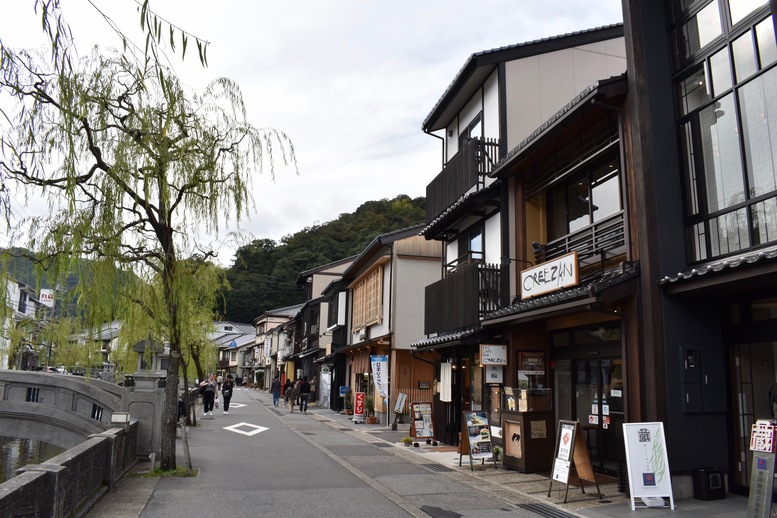 城崎温泉ぶらり旅_柳通り_温泉街の風景_お土産屋